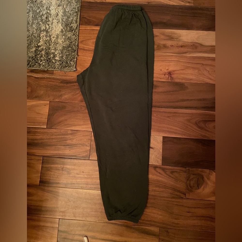 OFFLINE by Aerie Army Green Jogging Pants, Size Small Short.